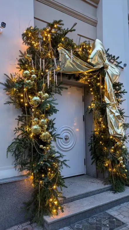 Оформление входной группы — работа ZIMA DECOR, фото 1